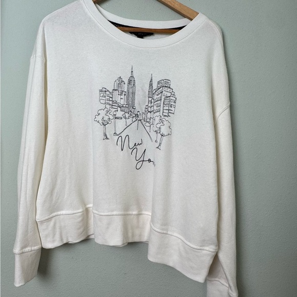 NWT Jane + Delancey Cream Embroidered New York City Cityscape Crew Neck Sweater - Picture 1 of 13